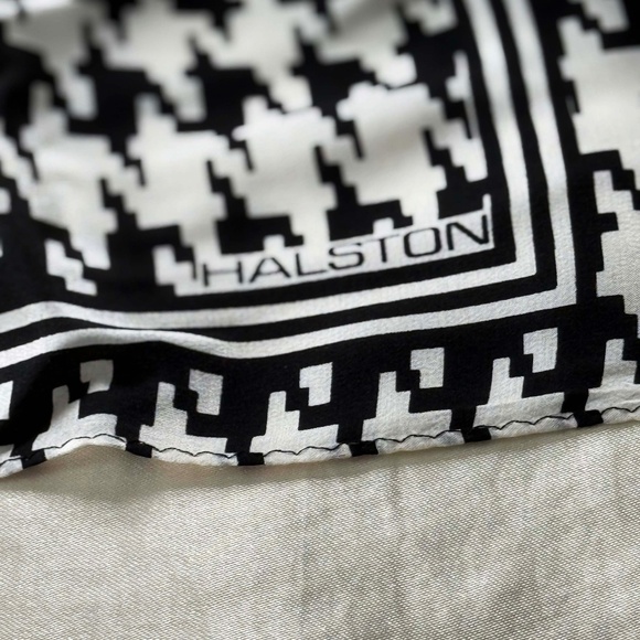 100% SILK SCARF, by HALSTON RED, in BLACK/WHITE, 20 X 20 INCHES, A RARE FIND, - Picture 1 of 6